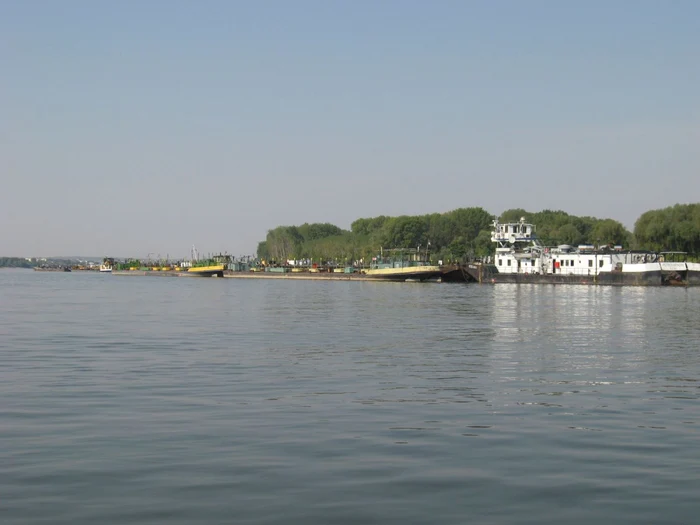 Băiatul a căzut în apă de pe un încărcător Foto:Arhivă Adevărul