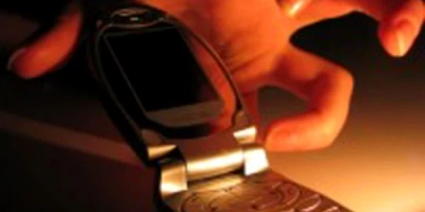 O tânără mamă a murit din cauza unui telefon mobil 