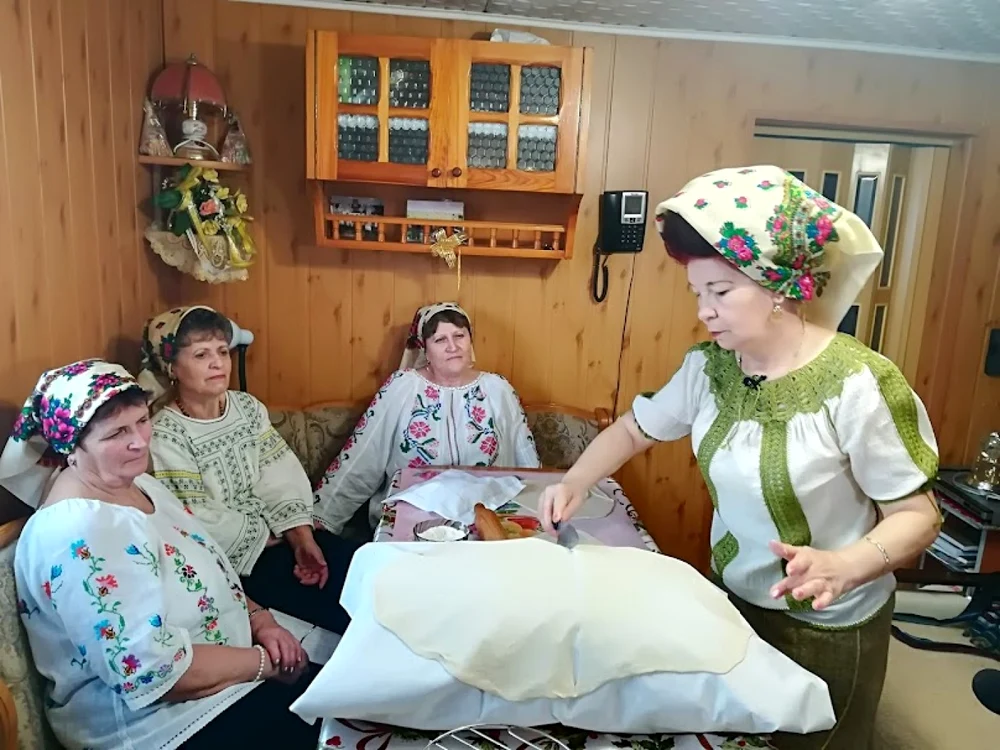 „Scutecele lui Iisus” se întind pe perne Sursa FOTO: Cornelia Mazilu