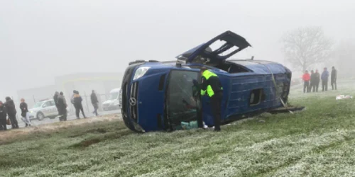 Autobuz răsturnat la Topraisar Constanţa Sursa IPJ Constanţa