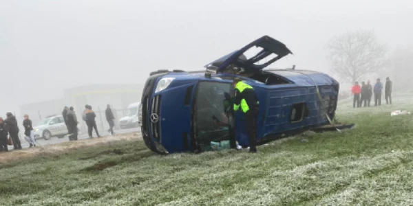 Autobuz răsturnat la Topraisar Constanţa Sursa IPJ Constanţa