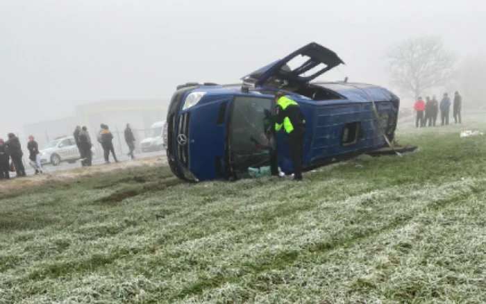 Autobuz răsturnat la Topraisar Constanţa Sursa IPJ Constanţa