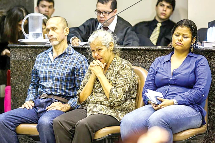 
    Jessica Camila (17 ani) şi Alexandra Falcao (17 ani)  