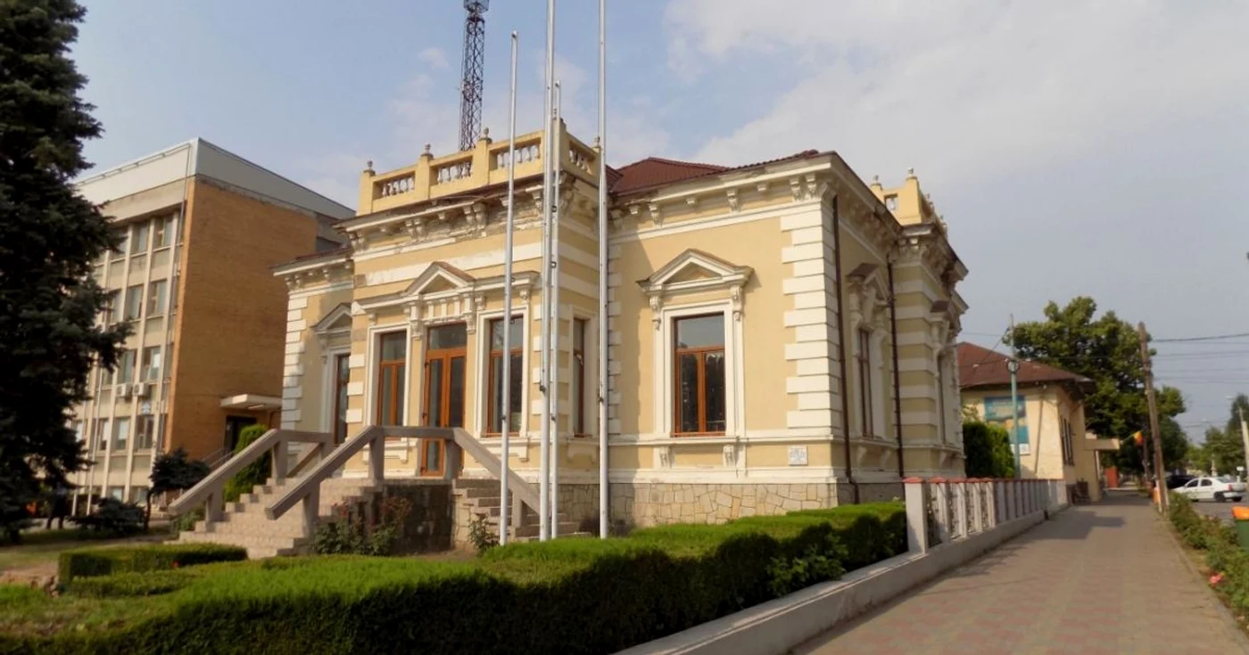 Clădirea în care s-a produs dezmăţul administrativ de la Tecuci. FOTO Costel Crângan