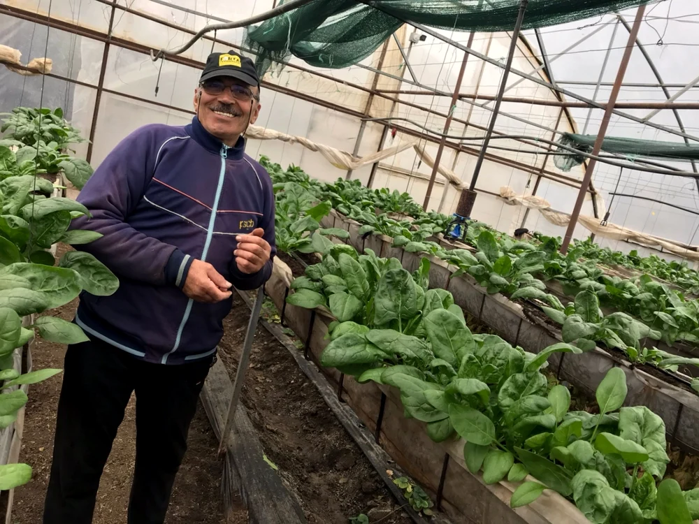 Fermierul din Rusăneşti spune că dacă ar avea la dispoziţie o reţea de distribuţie vânzările ar merge mult mai bine FOTO: arhiva personală Ilie Ursu