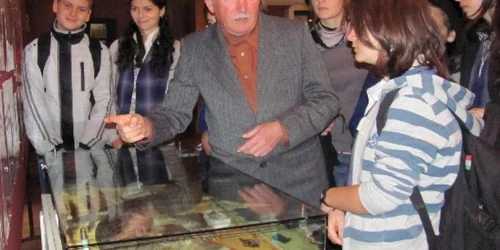 Printre animalele expuse se numără şi un caiman