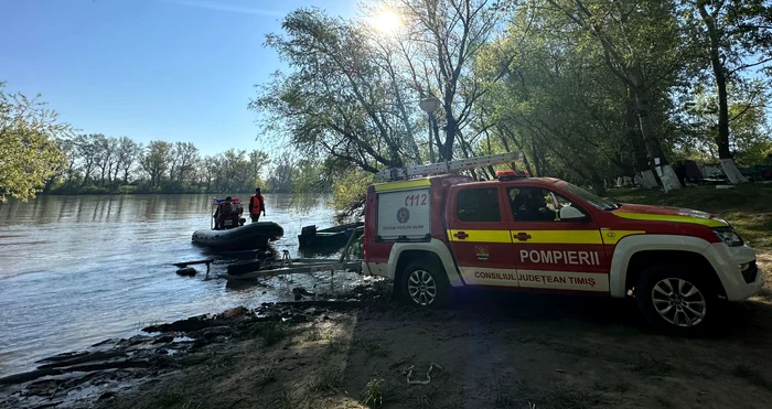Pompierii caută patru persoane dispărute în apele râului Mureș FOTO ISU Timiș