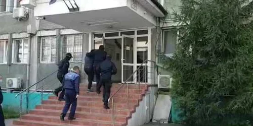 5e90820b5163ec42719658c4 jpg