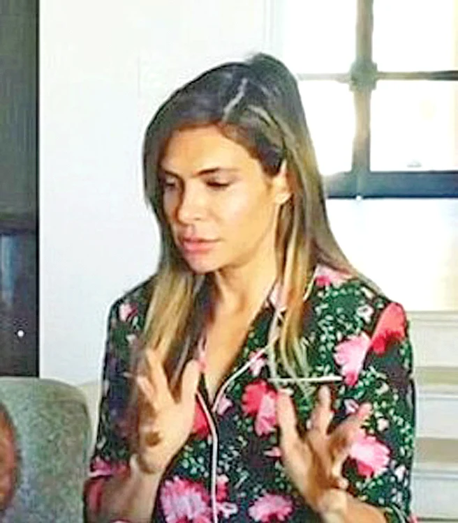 Ayda l-a filmat despuiat