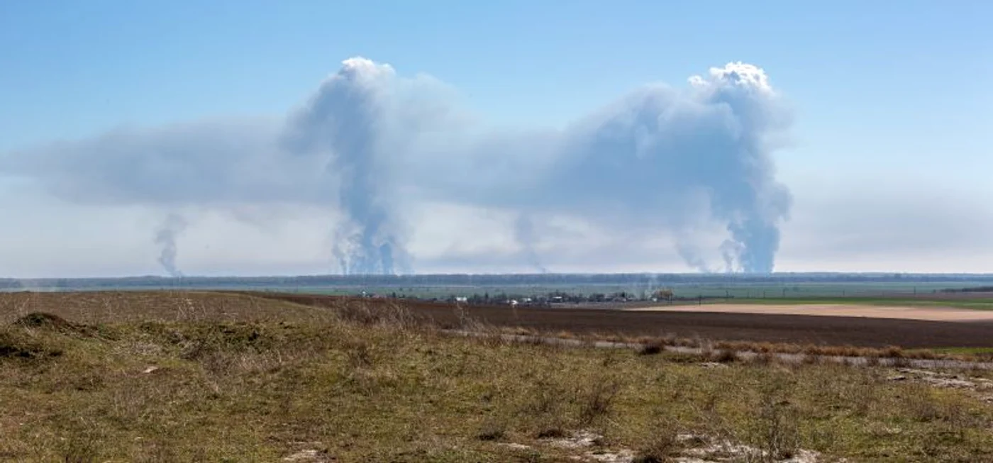 Fotografie realizată de Grégoire Dubois cu incendiile ilegale din Delta Dunării