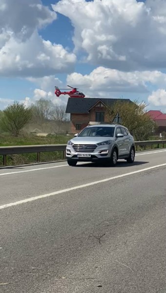 Biciclist acroșat de microbuz pe DN1 a murit. Elicopterul SMURD a ajuns în timp scurt VIDEO