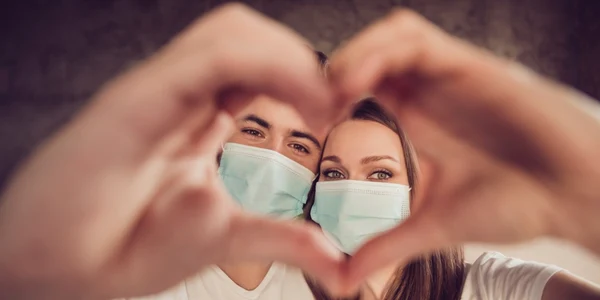 iubiti indragostiti masca FOTO Shutterstock