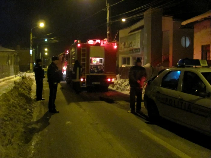 Pompierii au reuşit să stingă incendiul în mai puţin de jumătate de oră FOTO:adevarul