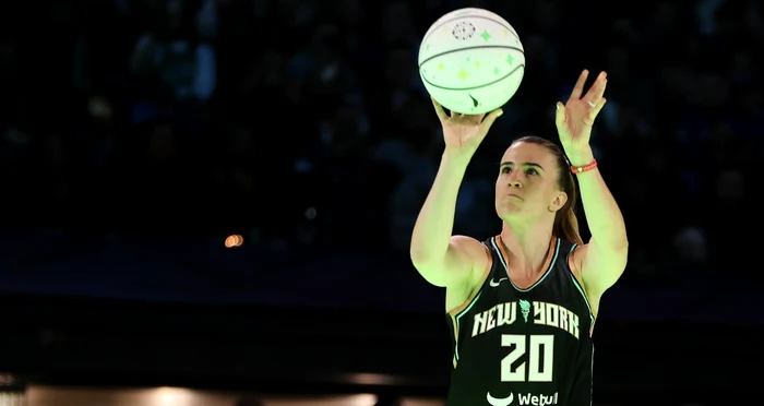 Sabrina Ionescu a ridicat sala în picioare! A câștigat concursul starurilor din baschetul american, la aruncările de trei puncte