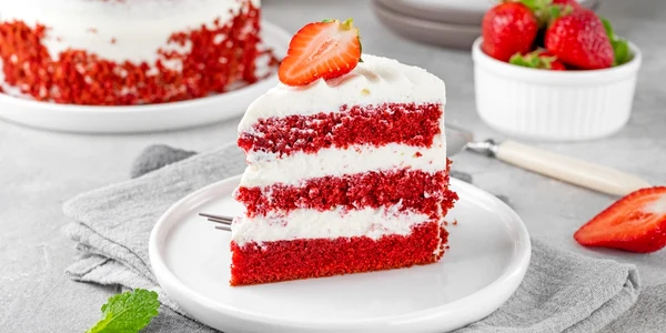 Tort Red Velvet Foto shutterstock 2185183307 jpg