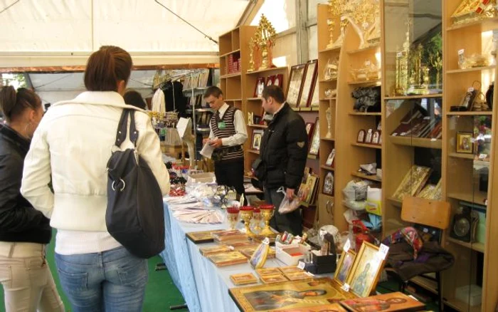 Comercianţii de obiecte religioase sunt feriţi de criză