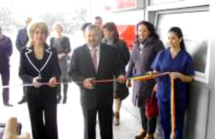 Preşedintele CJ Gheorghe Bunea Stancu şi managerul Spitalului Judeţean, Rodica Sin au tăiat panglica inaugurală