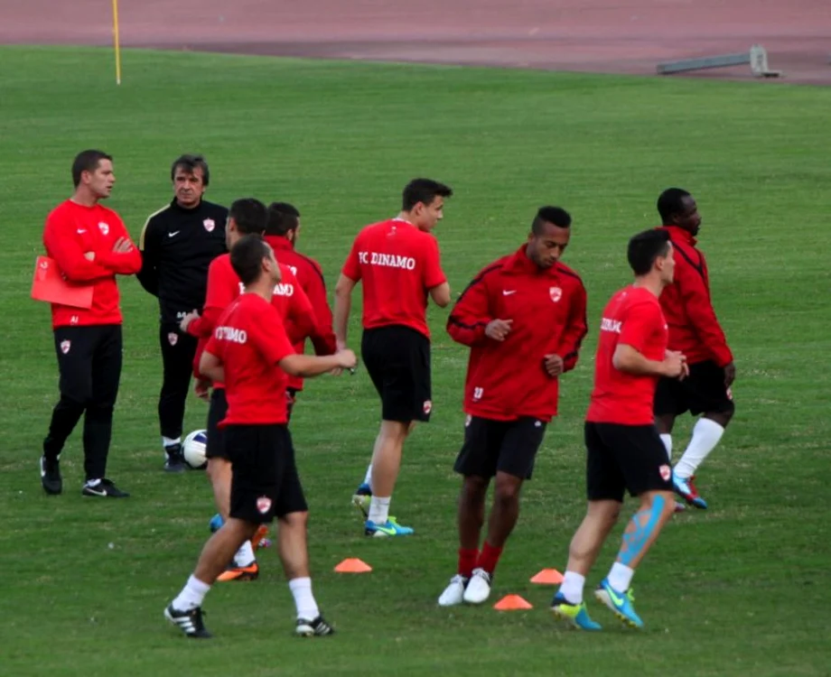
    Dinamoviştii se antrenau altădată pentru Liga Campionilor, iar acum nu mai au voie nici în Liga Europa. (Foto: Sever Gheorghe)  