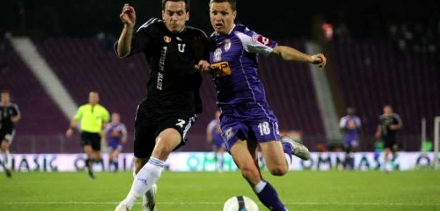Ştefan Bărboianu (stânga) a prins un loc de titular la Universitatea
