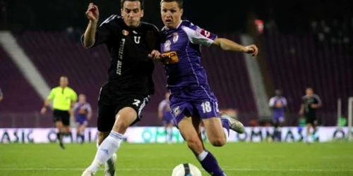 Ştefan Bărboianu (stânga) a prins un loc de titular la Universitatea