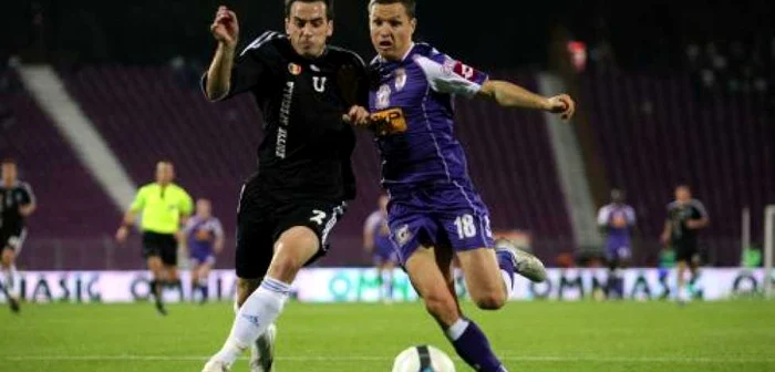 Ştefan Bărboianu (stânga) a prins un loc de titular la Universitatea