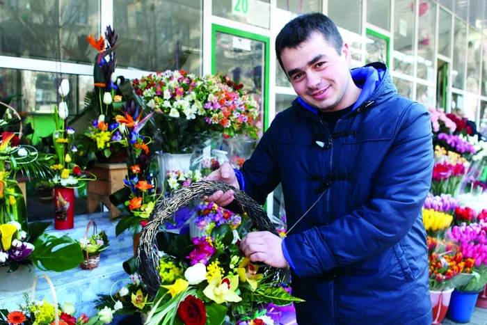 Iurie Mitcov spune că cel mai bine se vând florile pe 8 martie FOTO Tudor Iovu