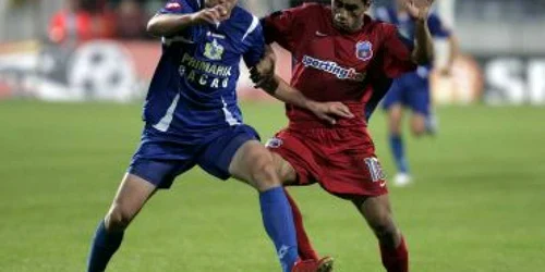 Bacău: Steaua i-a adus pe microbiști la stadion (GALERIE FOTO)