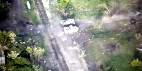 Blindat al armatei ruse declanşează o mină antitanc foto captură video