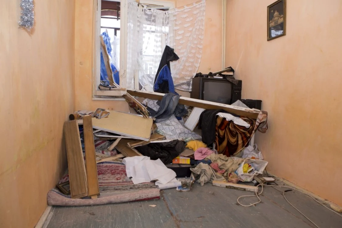 Aşa arată o locuinţă devastată de explozia din 2013 Foto: www.viata-libera.ro