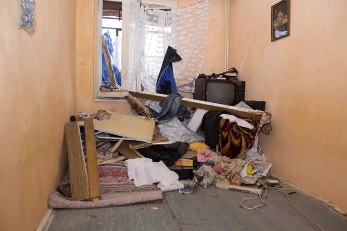 Aşa arată o locuinţă devastată de explozia din 2013 Foto: www.viata-libera.ro