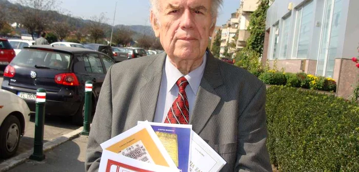 Costea Marinoiu, batranul librar al judetului, spune ca Paunescu are origini in Valcea