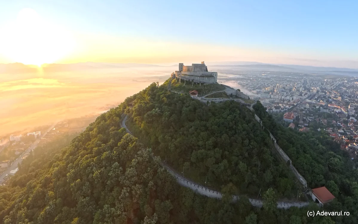 Cetatea Devei a fost restaurată pe parcursul unui deceniu.