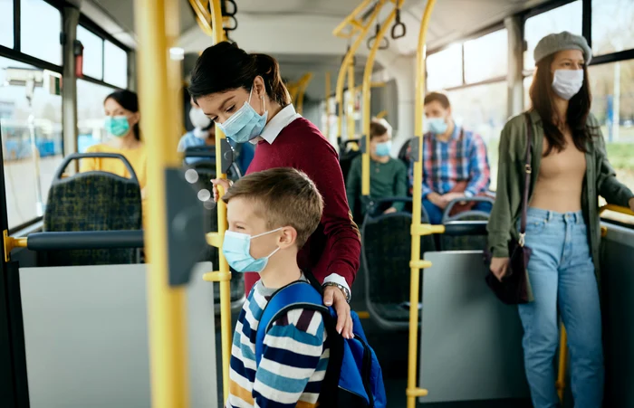 Germanii ar putea fi obligaţi să prezinte un test negativ, dovada vaccinării sau trecerii prin Covid-19 pentru a călători cu mijloacele de transport în comunfoto: Shutterstock