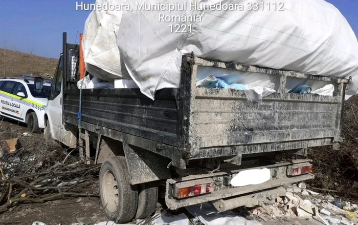 Şofer amendat de Poliţia Locală. Foto: Primăria Hunedoara.