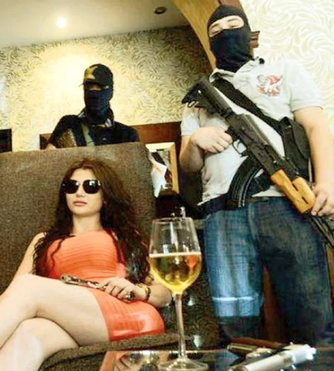 Este păzită 24 de ore din 24 de bărbaţi înarmaţi până în dinţi