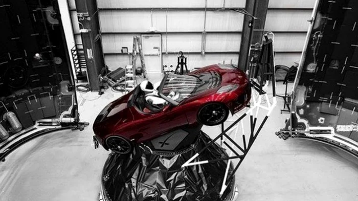 O maşină electrică Tesla se află la bordul rachetei Foto: Facebook