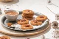 Fursecuri cu caramel sarat  Sursa foto shutterstock 2219782757 jpg