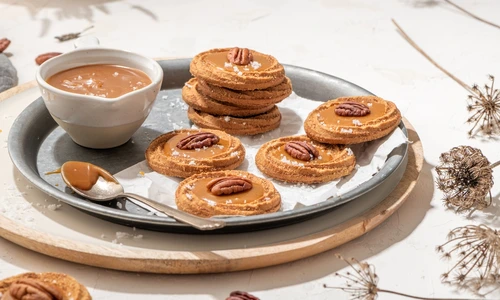 Fursecuri cu caramel sarat  Sursa foto shutterstock 2219782757 jpg