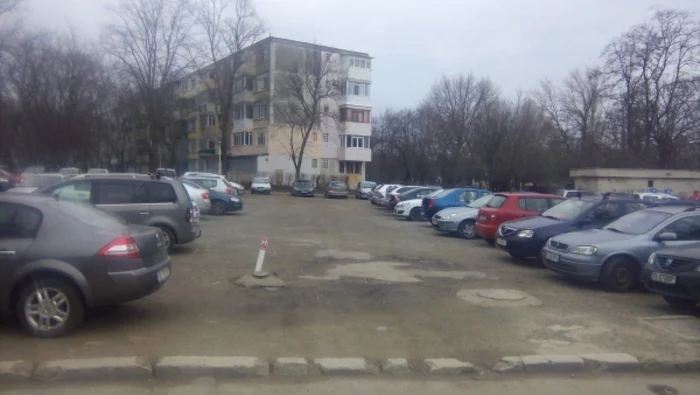 Parcarea improvizată de la CNMK FOTO Arhiva Adevărul