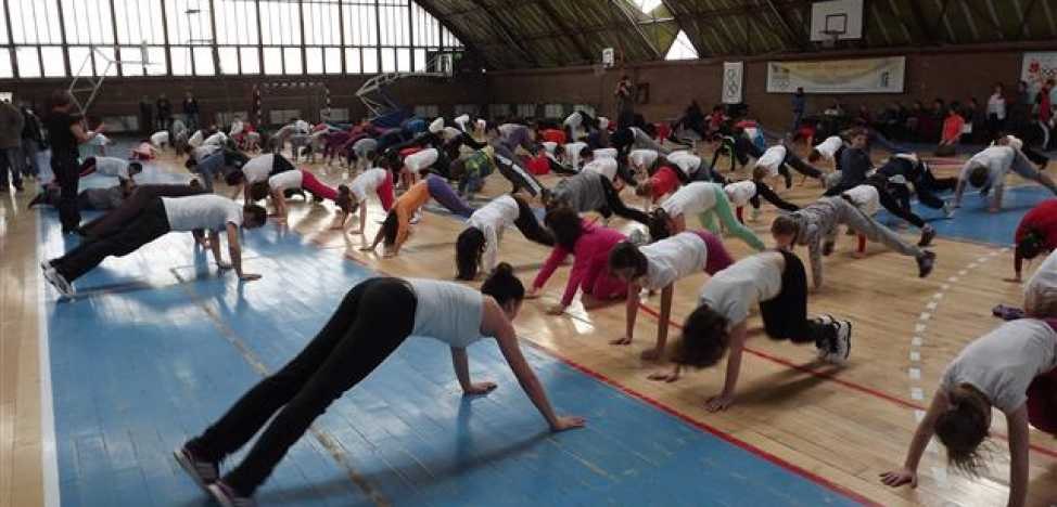 Ora de sport care „le strică media” elevilor agită spiritele. „Nici la Matematică nu ia toată lumea 10” Ora de sport care „le strică media” elevilor agită spiritele. „Nici la Matematică nu ia toată lumea 10”
