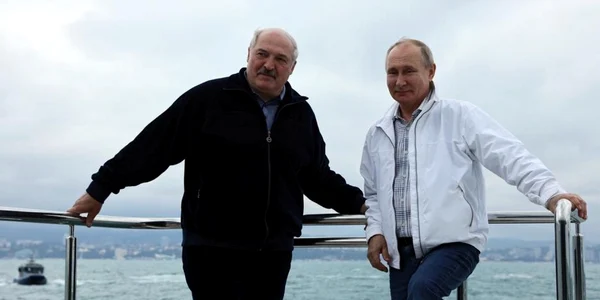 Aleksandr Lukasenko primit de Vladimir Putin la bordul unui iaht in largul Soci FOTO EPA-EFE