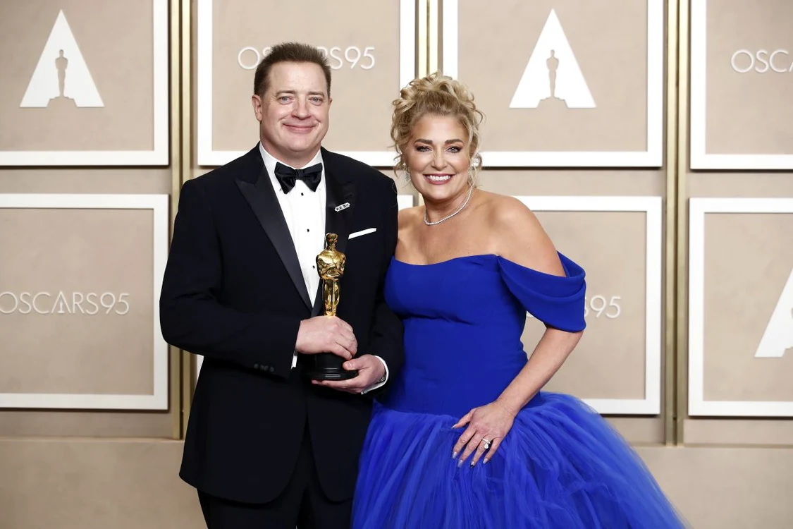 Brendan Fraser a pășit pe covorul roșu cu iubita sa Jeanne Moore (foto: EPA)