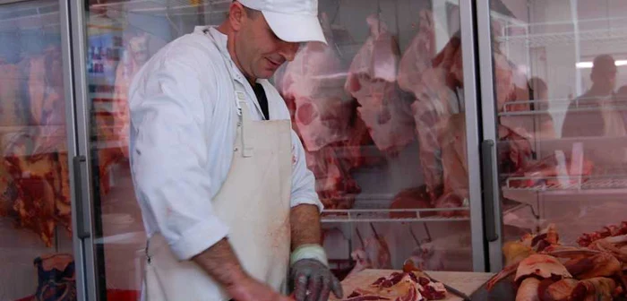 Măcelarii scot profit maxim de pe urma sărbătorilor
