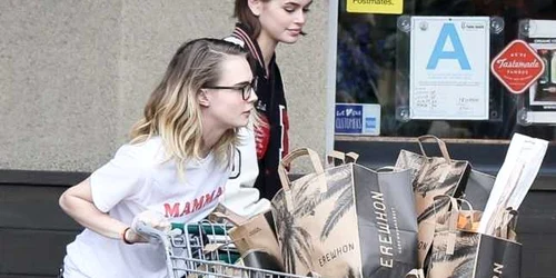 cara delevingne a iesit la cumparaturi cu prietenele ei