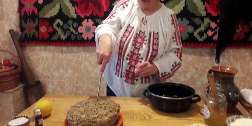 Julfa - tortul ţăranului moldovean - meşterul popular Maricel şi Sonia Apalaghiei din Hulub Botoşani Foto Cosmin Zamfirache