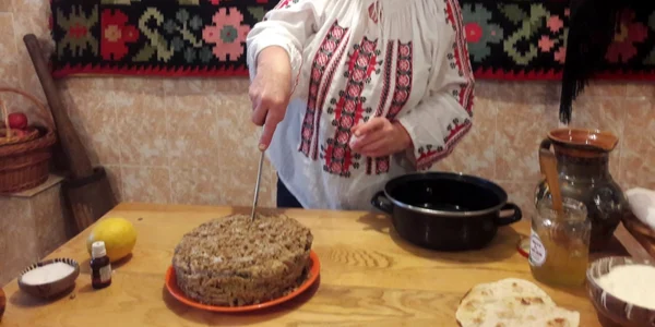 Julfa - tortul ţăranului moldovean - meşterul popular Maricel şi Sonia Apalaghiei din Hulub Botoşani Foto Cosmin Zamfirache