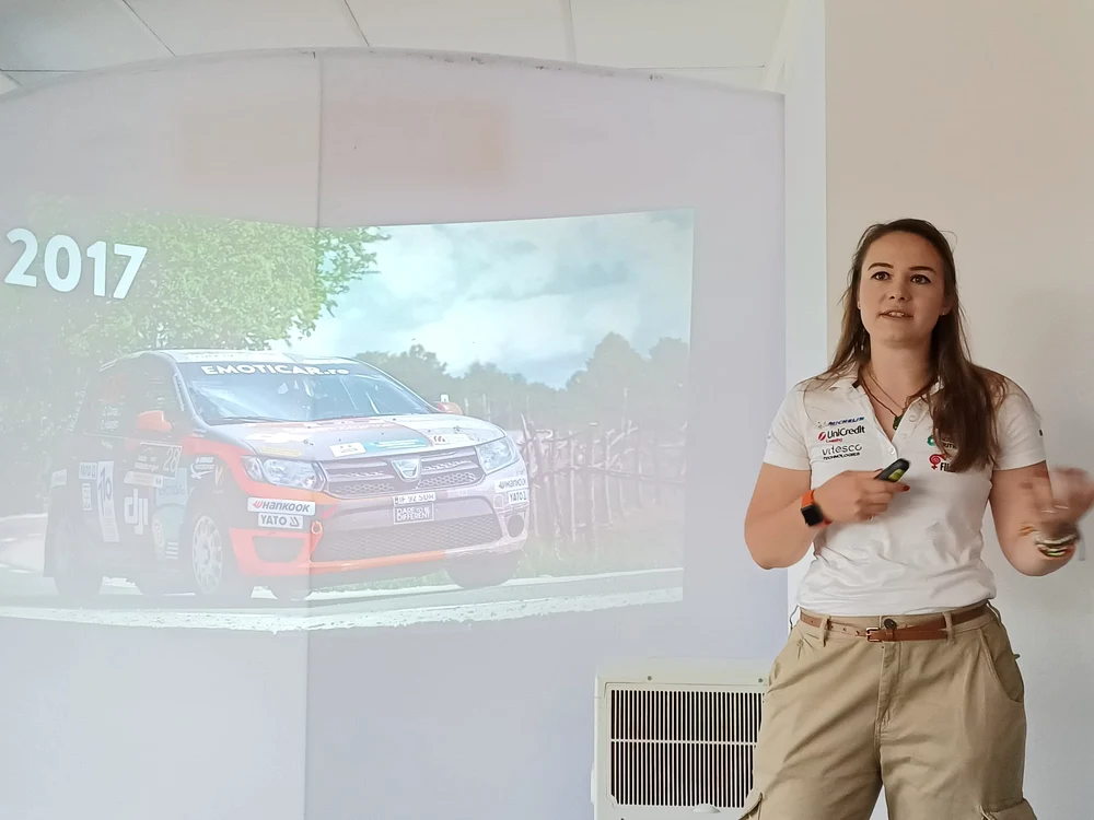 Cristiana Oprea le-a dat câteva sfaturi tinerilor din Târgu Jiu Foto: Alin Ion