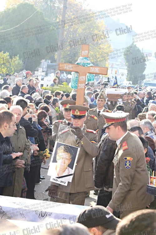 Anca Pandrea a pus  pe buzele iubitului  câteva picături  din sângele ei