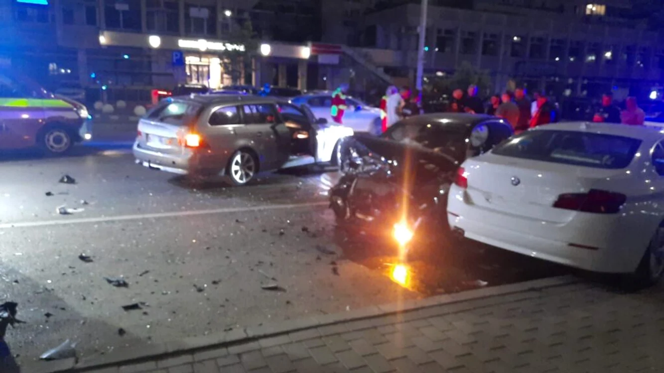 Trei BMW-uri implicate într-o coliziune în lanț în Iași FOTO: Ziarul de Iași