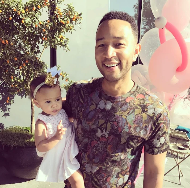chrissy teigen, luna, john legend1 png